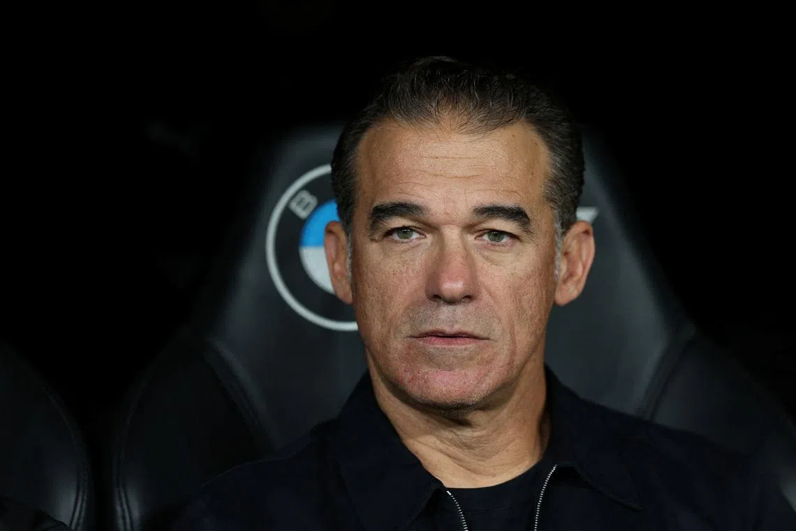 FILE PHOTO: Soccer Football - LaLiga - Real Madrid v Deportivo Alaves - Santiago Bernabeu, Madrid, Spain - September 24, 2024 Deportivo Alaves coach Luis Garcia Plaza before the match REUTERS/Violeta Santos Moura/File Photo
