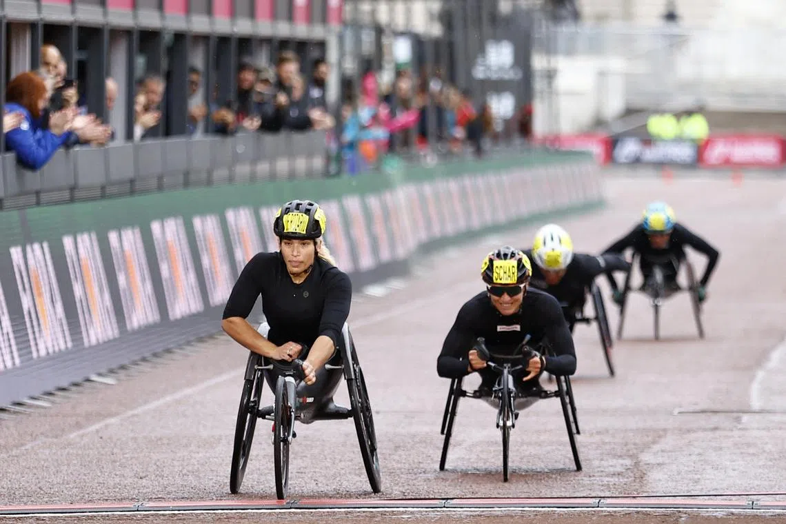 Athletics - London Marathon - London, Britain - April 23, 2023 Australia's Madison de Rozario crosses the line to win the women's wheelchair race ahead of Switzerland's Manuela Schar REUTERS/Andrew Boyers/ File photo