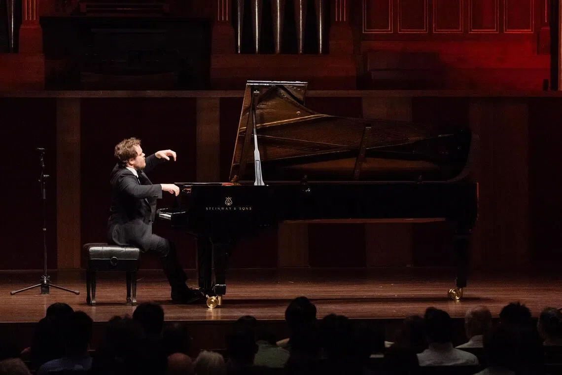 British pianist Benjamin Grosvenor’s solo recital was held at the Victoria Concert Hall on Oct 19. 