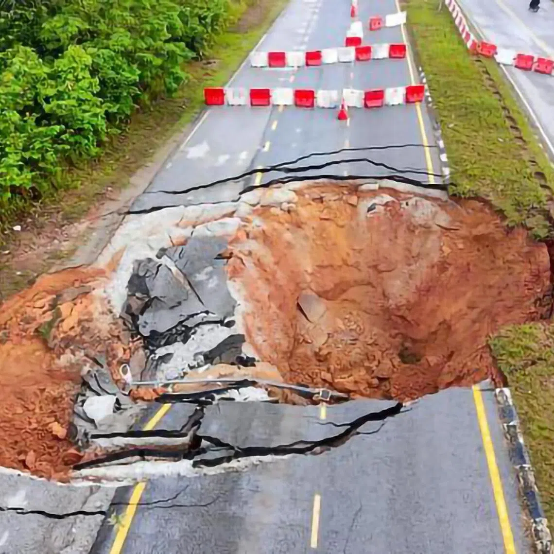 The Gua Musang-Kota Bharu road is closed after a sinkhole about eight metres deep appeared. Installation work for the Bailey bridge is expected to begin on Oct 14 and be completed within a week.