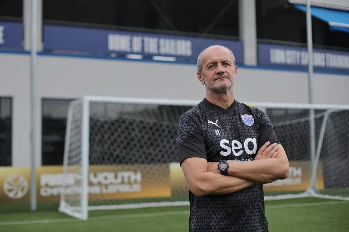 ST20230131_202320730246 :Gin Tay /  dgsoc31/DEEPANRAJ A C GANESAN/

Profile of Lion City Sailors’s new head coach Risto Vidakovic (in black top) during training at Lion City Sailors Training Centre, on Jan 32, 2023.