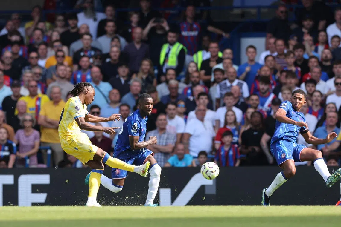 Soccer Football - Premier League - Chelsea v Crystal Palace - Stamford Bridge, London, Britain - September 1, 2024 Crystal Palace's Eberechi Eze scores their first goal REUTERS/David Klein