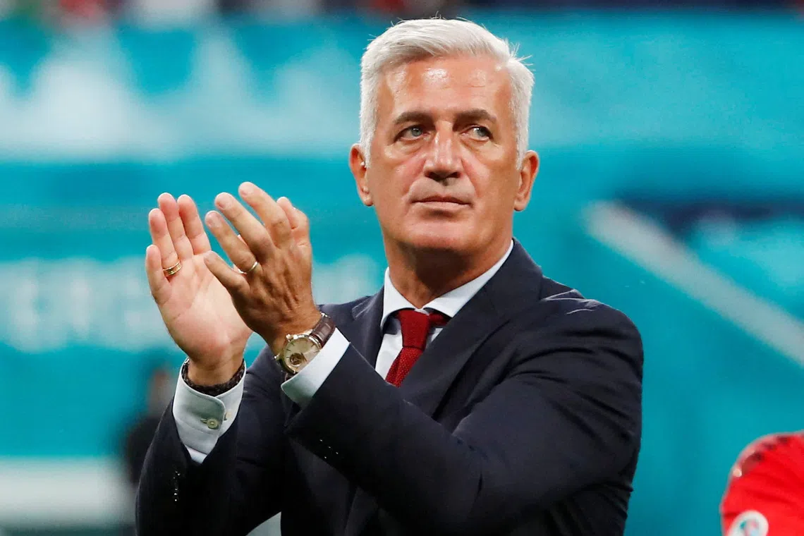 FILE PHOTO: Soccer Football - Euro 2020 - Quarter Final - Switzerland v Spain - Saint Petersburg Stadium, Saint Petersburg, Russia - July 2, 2021  Switzerland coach Vladimir Petkovic applauds fans after the match Pool via REUTERS/Maxim Shemetov/File Photo