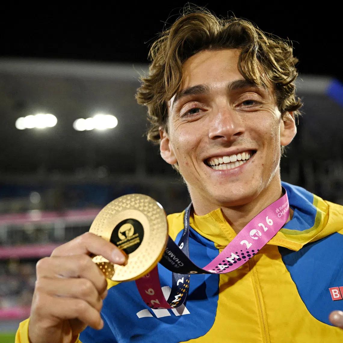 FILE PHOTO: Athletics - European Athletics Championships - Alexander Stadium, Birmingham, Britain - August 16, 2026 Sweden's Armand Duplantis celebrates after winning the gold medal in the men's pole vault final REUTERS/Dylan Martinez/File Photo