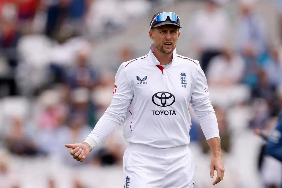 England choose to bowl at The Oval as rain delays start of play