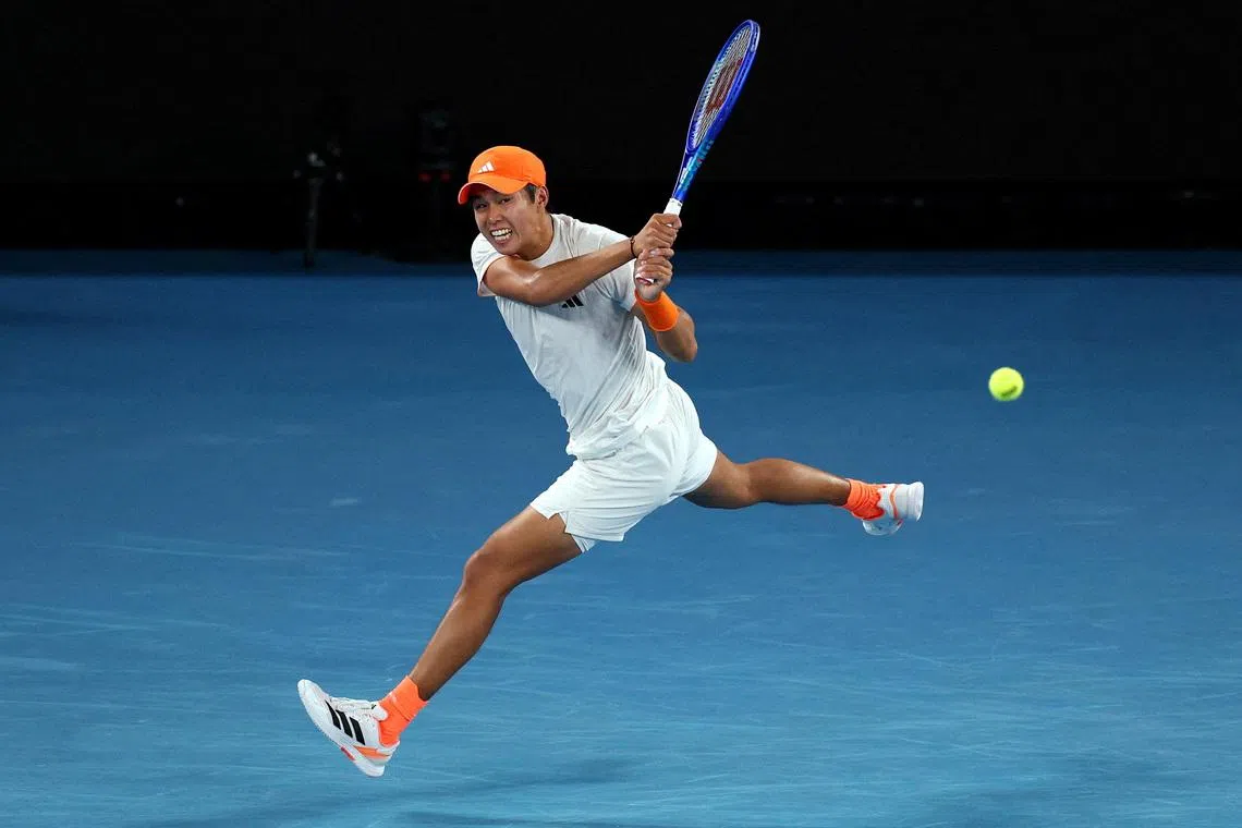 Tennis - Australian Open - Melbourne Park, Melbourne, Australia - January 27, 2026 Learner Tien of the U.S. in action during his quarter final match against Germany's Alexander Zverev REUTERS/Edgar Su