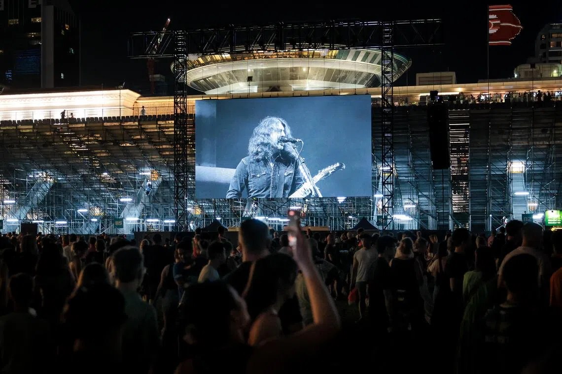 //** F1 PHOTOS ARE FOR EDITORIAL USE ONLY AND NOT FOR SALE **//  

Fans watching US rock band Foo Fighters performing at the Padang Stage during the Formula One Singapore Airlines Singapore Grand Prix on Oct 4, 2025.