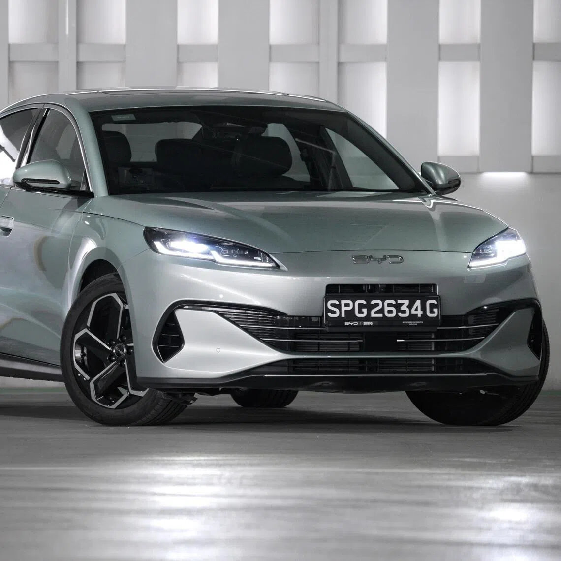 Seal deal: Electric drive with engine and large fuel tank for ultra-long range.