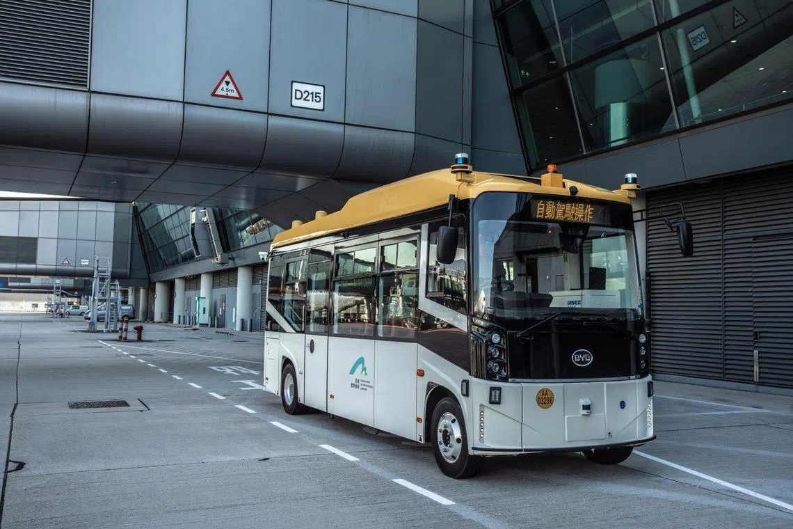 The BYD J6 autonomous electric bus has 10 cameras and uses GPS locators to track its position.