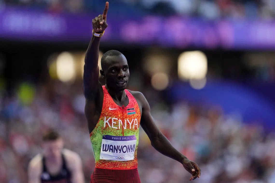 Paris 2024 Olympics - Athletics - Men's 800m Final - Stade de France, Saint-Denis, France - August 10, 2024.  Emmanuel Wanyonyi of Kenya celebrates winning gold. REUTERS/Aleksandra Szmigiel