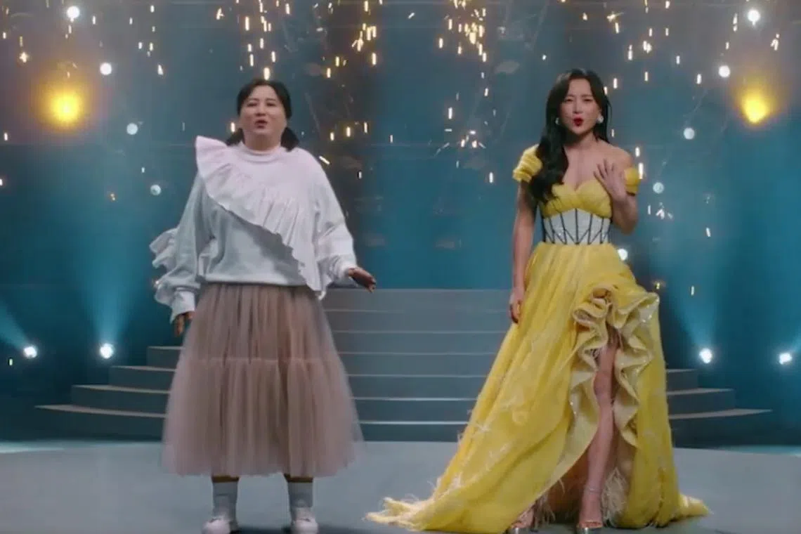 Chinese comedienne Jia Ling in the music video There Is Still Time For Everything, which features herself before and after her weight loss.