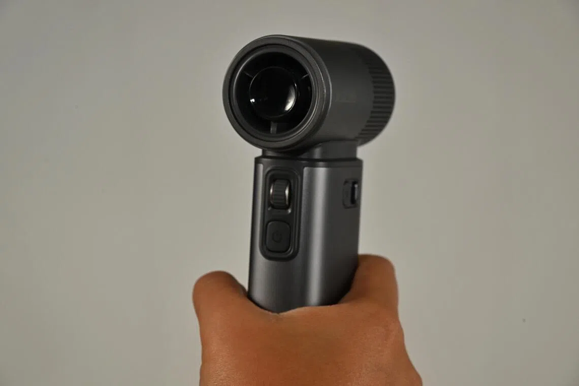 The JisuLife Handheld Fan Ultra2 features an ultra-high-speed motor and strong wind speeds.