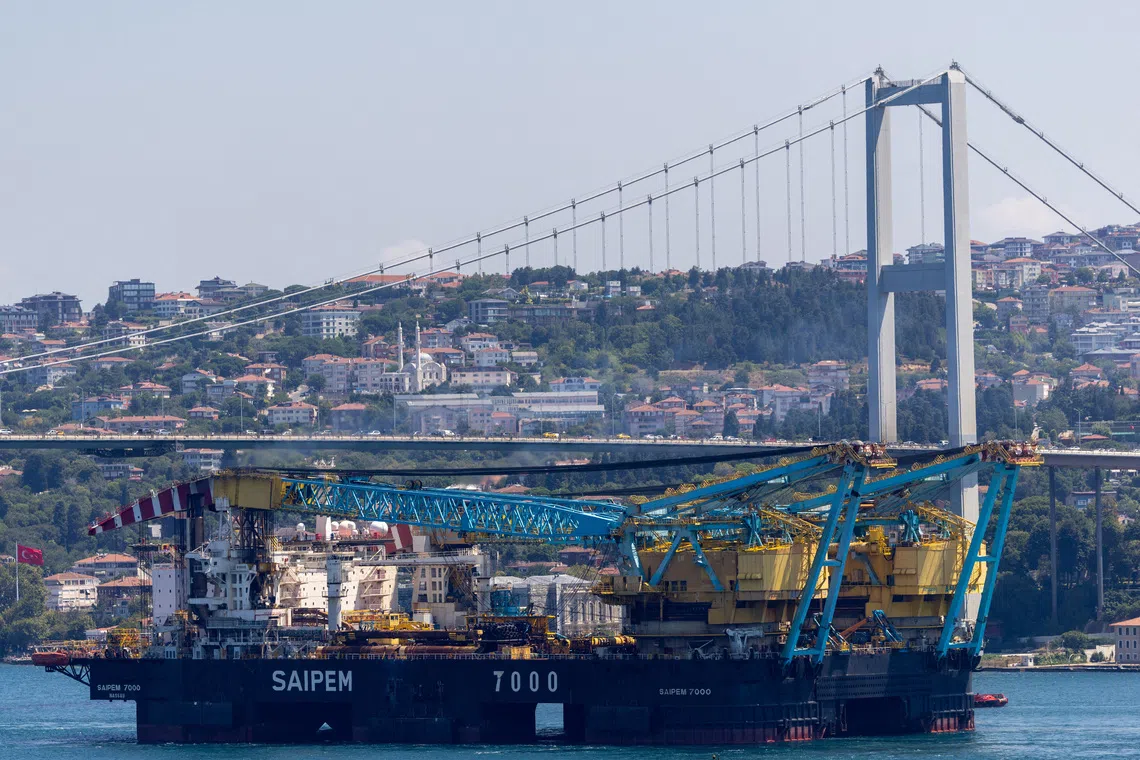 FILE PHOTO: SAIPEM 7000, a semi-submersible crane vessel used for natural gas pipeline work, transits the Bosphorus Strait in Istanbul, Turkey, August 6, 2026. REUTERS/Murad Sezer/File Photo