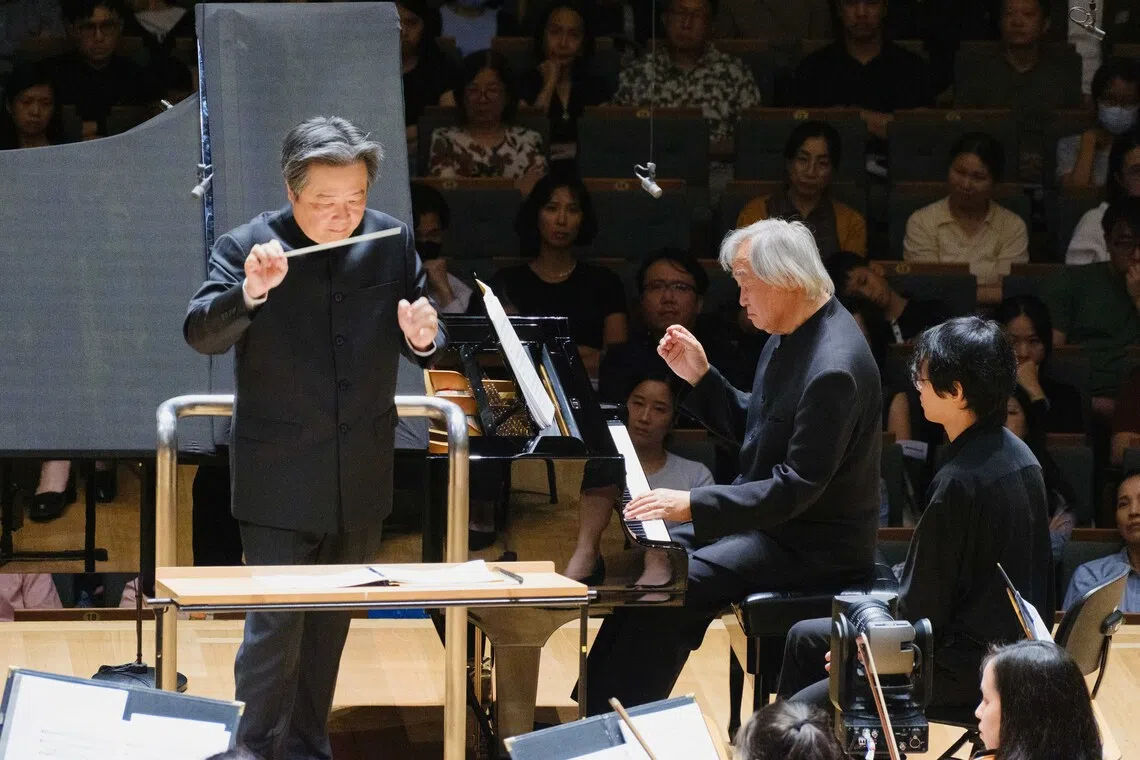 Korean pianist Kun-woo Paik played with the Orchestra of the Music Makers conducted by Chan Tze Law on Oct 31. 