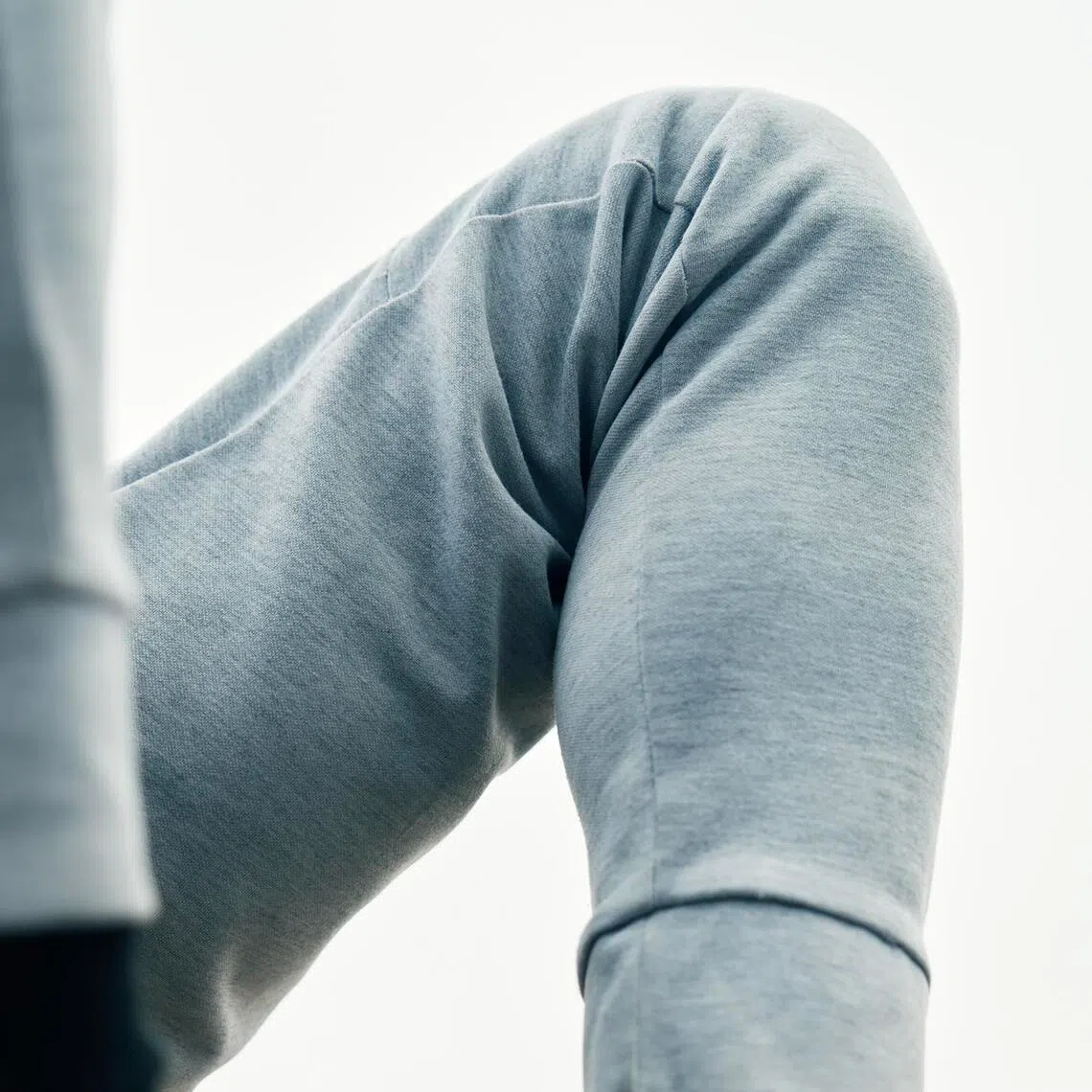 There are steps you can take to differentiate between common types of Knee pain and what experts recommend for managing them.