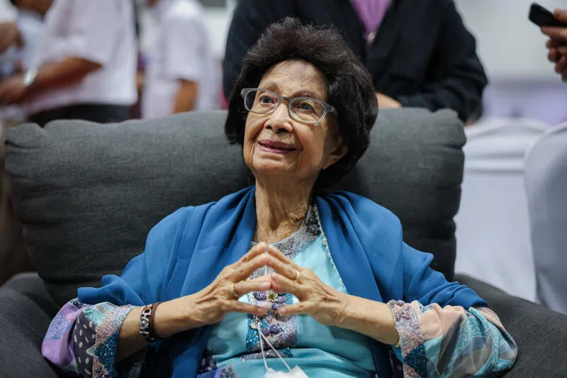 5 things to know about the late Siti Hasmah, wife of ex-Malaysia PM Mahathir Mohamad