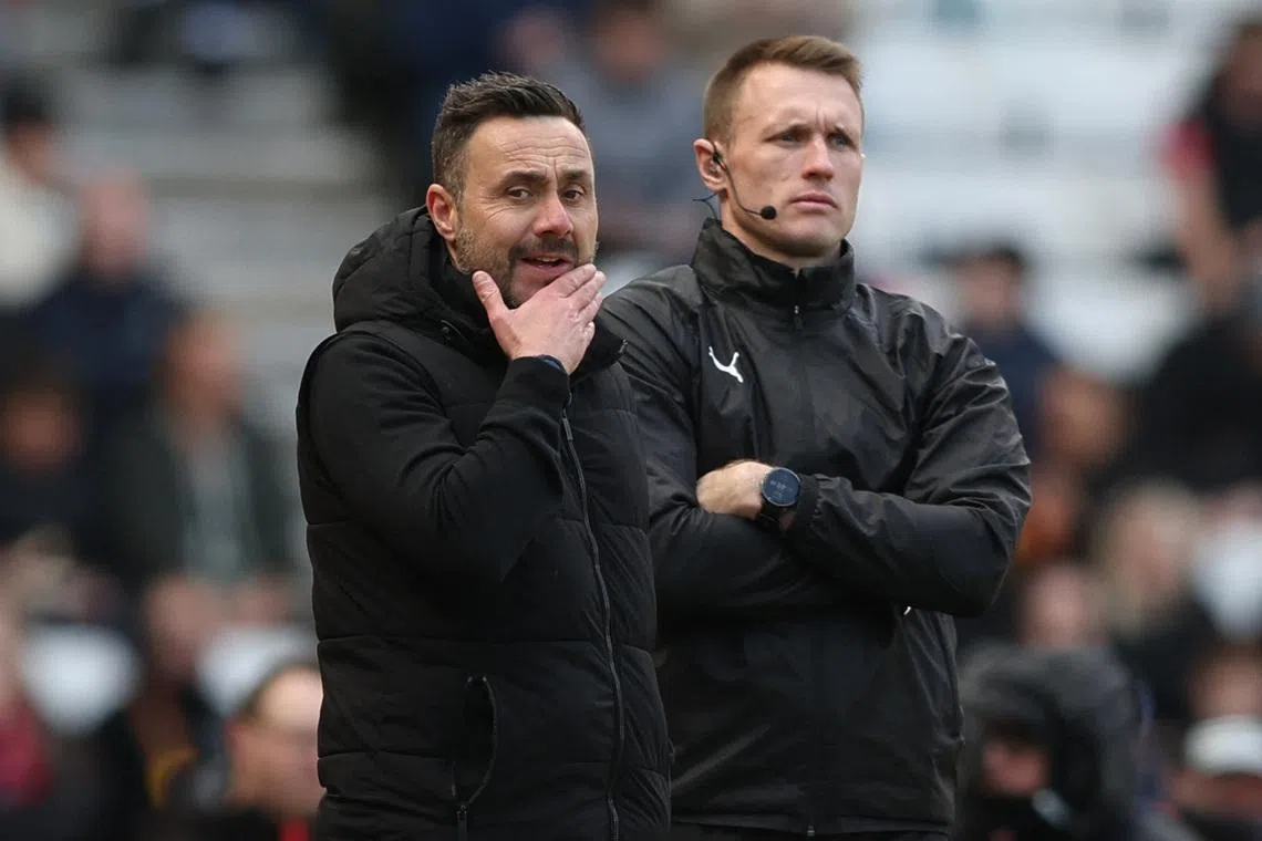 Soccer Football - Premier League - Sunderland v Tottenham Hotspur - Stadium of Light, Sunderland, Britain - April 12, 2026 Tottenham Hotspur manager Roberto De Zerbi during the match REUTERS/Scott Heppell