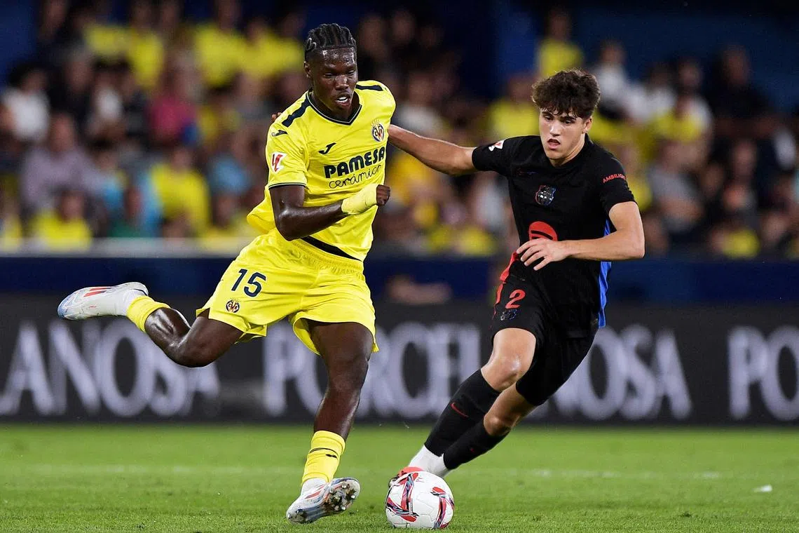 FILE PHOTO: Soccer Football - LaLiga - Villarreal v FC Barcelona - Estadio de la Ceramica, Villarreal, Spain - September 22, 2024 Villarreal's Thierno Barry (15) in action with FC Barcelona's Pau Cubarsi (2) REUTERS/Pablo Morano/File Photo