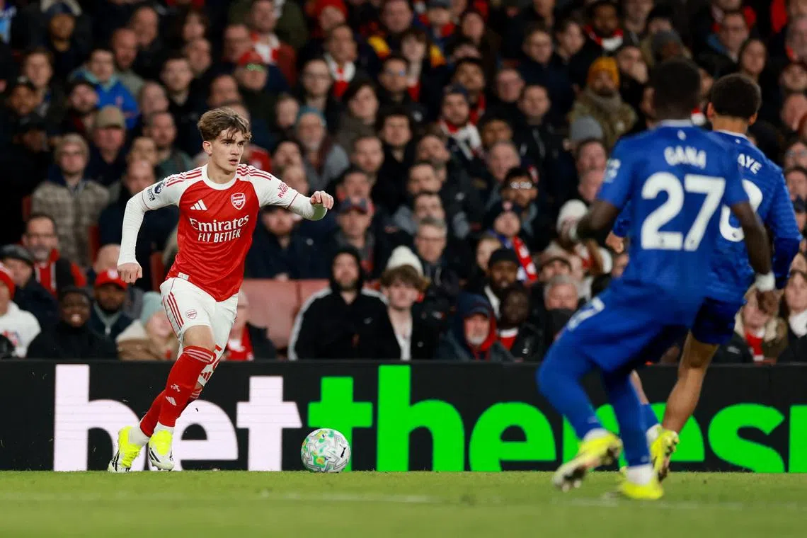 Dowman makes history to seal vital Arsenal win over Everton