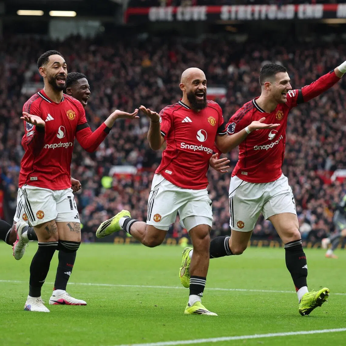Manchester United's Bryan Mbeumo celebrates scoring their first goal with Kobbie Mainoo, Matheus Cunha and Diogo Dalot.