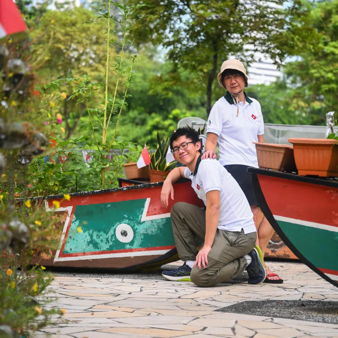 ST20250823_202528800769 Azmi Athni vlbloom//(from left) Mr Ang Jet Hong, 18, a student, and his mother Ms Eunice Teng, 59, a housewife, at the Garden of Love by Kelantan Residents' Network, which has a sampan theme, at 25 Jalan Berseh, on Aug 28, 2025.

ST PHOTO: AZMI ATHNI
