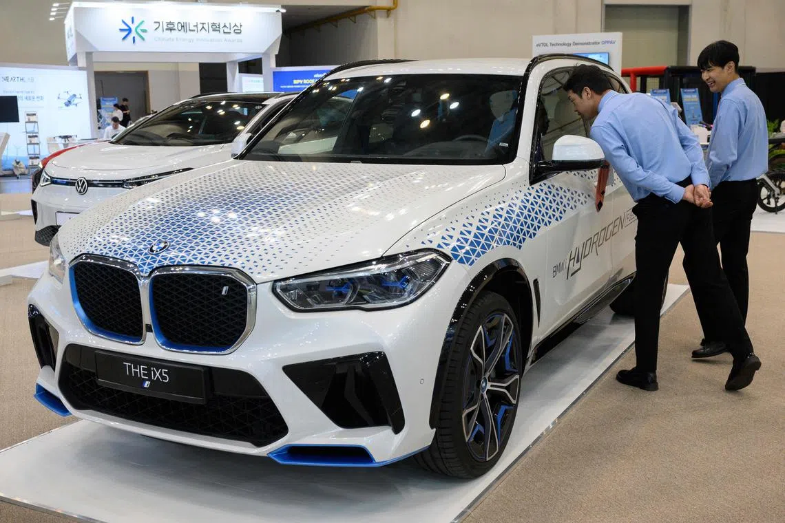 BMW reported a drop in net profit in the second quarter, due to the impact of poorer business in China and higher manufacturing costs.