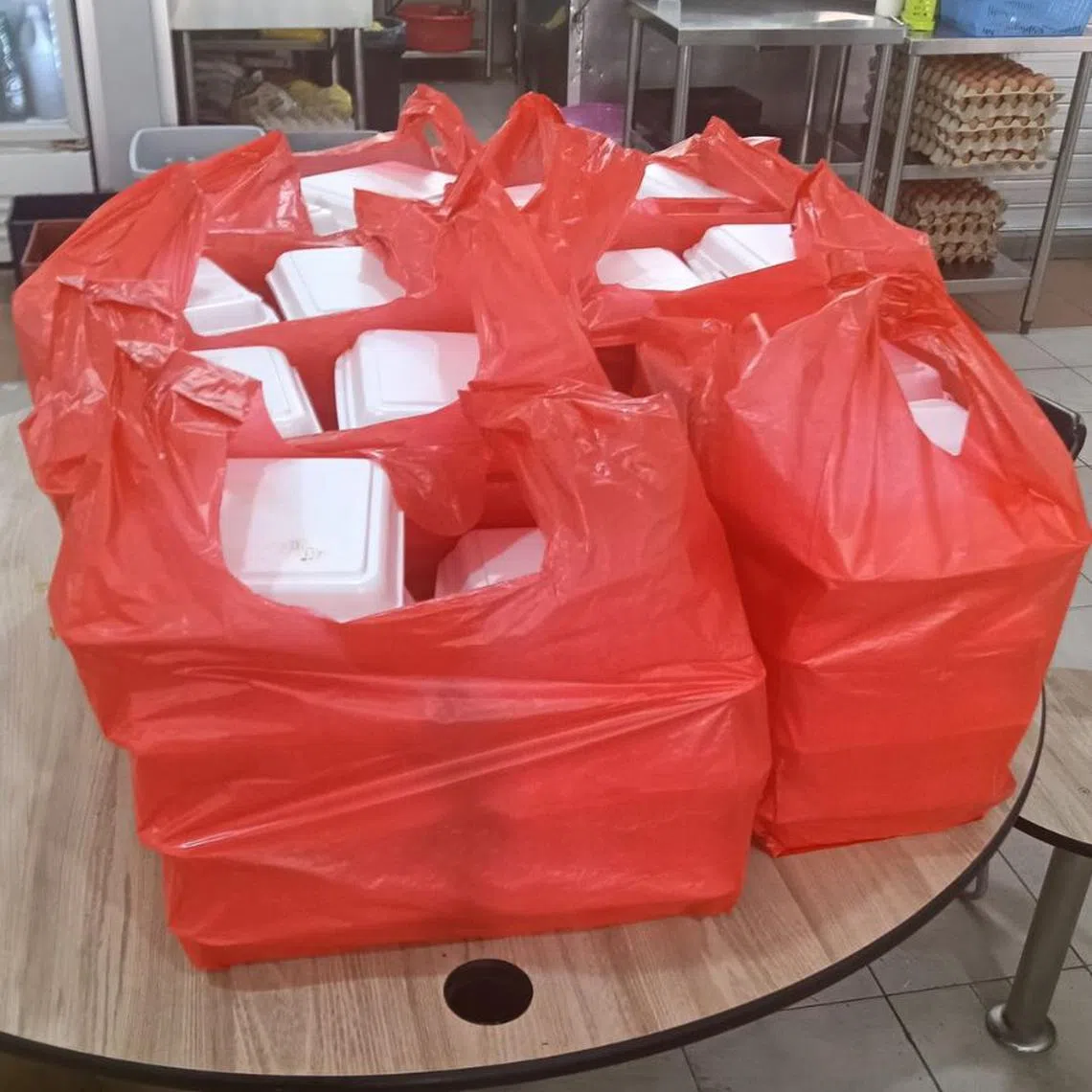 A hawker stall in Tiong Bahru Market said it “was scammed with a fake order of 150 packets of chicken and mutton biryani”.