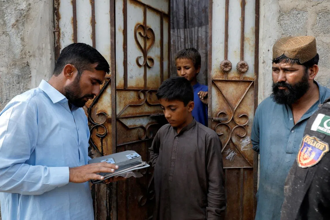 Pakistan asks illegal foreigners, Afghan Citizen Card holders to leave by March 31