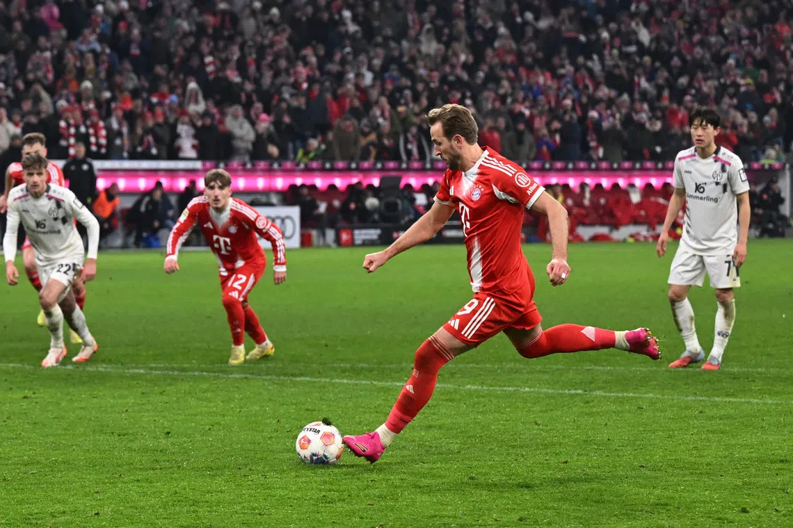 Soccer Football - Bundesliga - Bayern Munich v 1. FSV Mainz 05 - Allianz Arena, Munich, Germany - December 14, 2025  Bayern Munich's Harry Kane scores their second goal from the penalty spot REUTERS/Angelika Warmuth