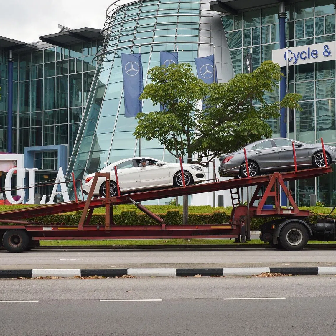 Jardine Cycle & Carriage brands include Mercedes-Benz, Mitsubishi, Kia, Citroen and Peugeot. 
