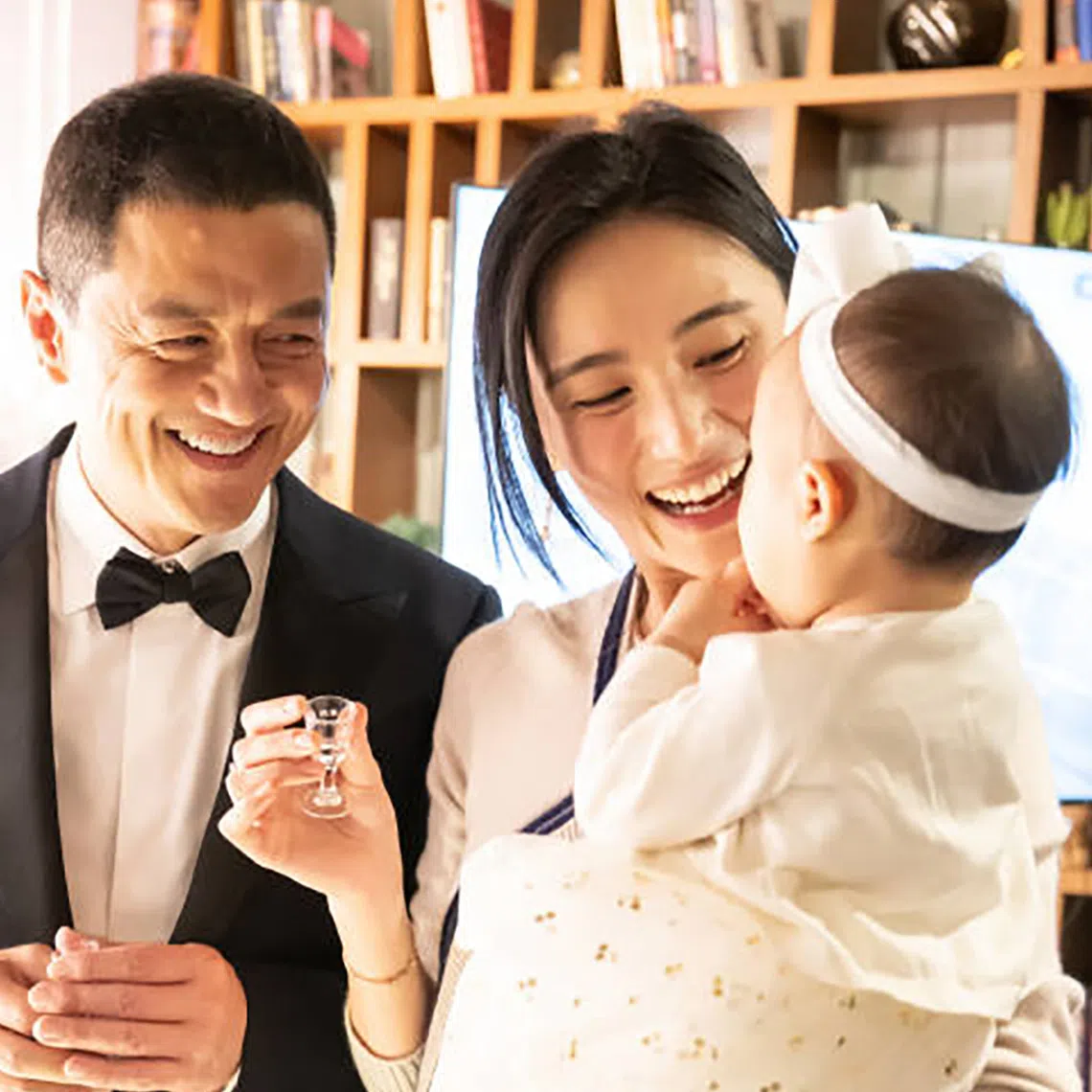 Former Chinese actor Li Yapeng, with former Chinese beauty queen Haiha Jinxi and their daughter Li Xia in happier times.