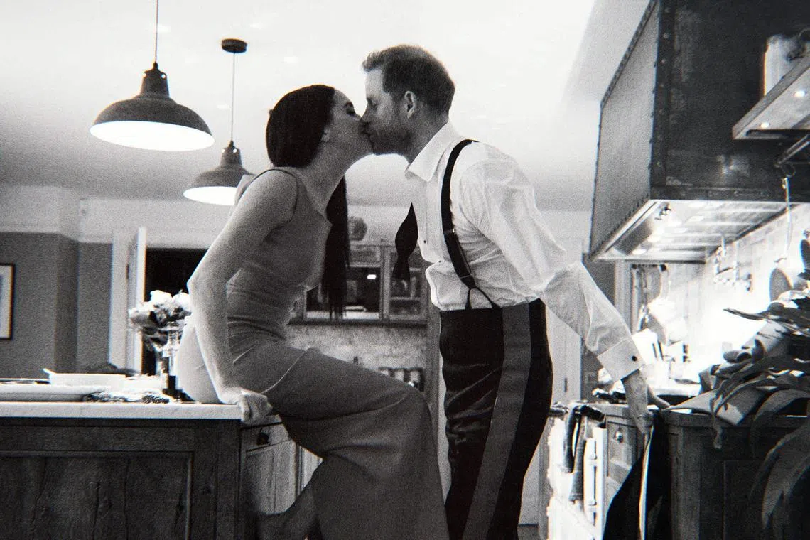 This undated and unlocated handout picture released by streaming platform Netflix shows Prince Harry and Meghan, The Duke and Duchess of Sussex kissing in a scene from a documentary. Netflix releases on December 8, 2022 'Harry & Meghan' a docuseries directed by Liz Garbus about Duke and Duchess of Sussex following their decision to step down from life as senior working royals in 2020. (Photo by Handout / various sources / AFP) / RESTRICTED TO EDITORIAL USE - MANDATORY CREDIT "AFP PHOTO / NETFLIX / COURTESY OF PRINCE HARRY AND MEGHAN  " - NO MARKETING - NO ADVERTISING CAMPAIGNS - DISTRIBUTED AS A SERVICE TO CLIENTS - NO ARCHIVES