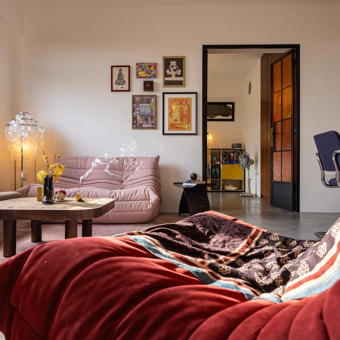 There are ways to mix and match colour without a clashing effect, and without having to stick to just one colour family. 