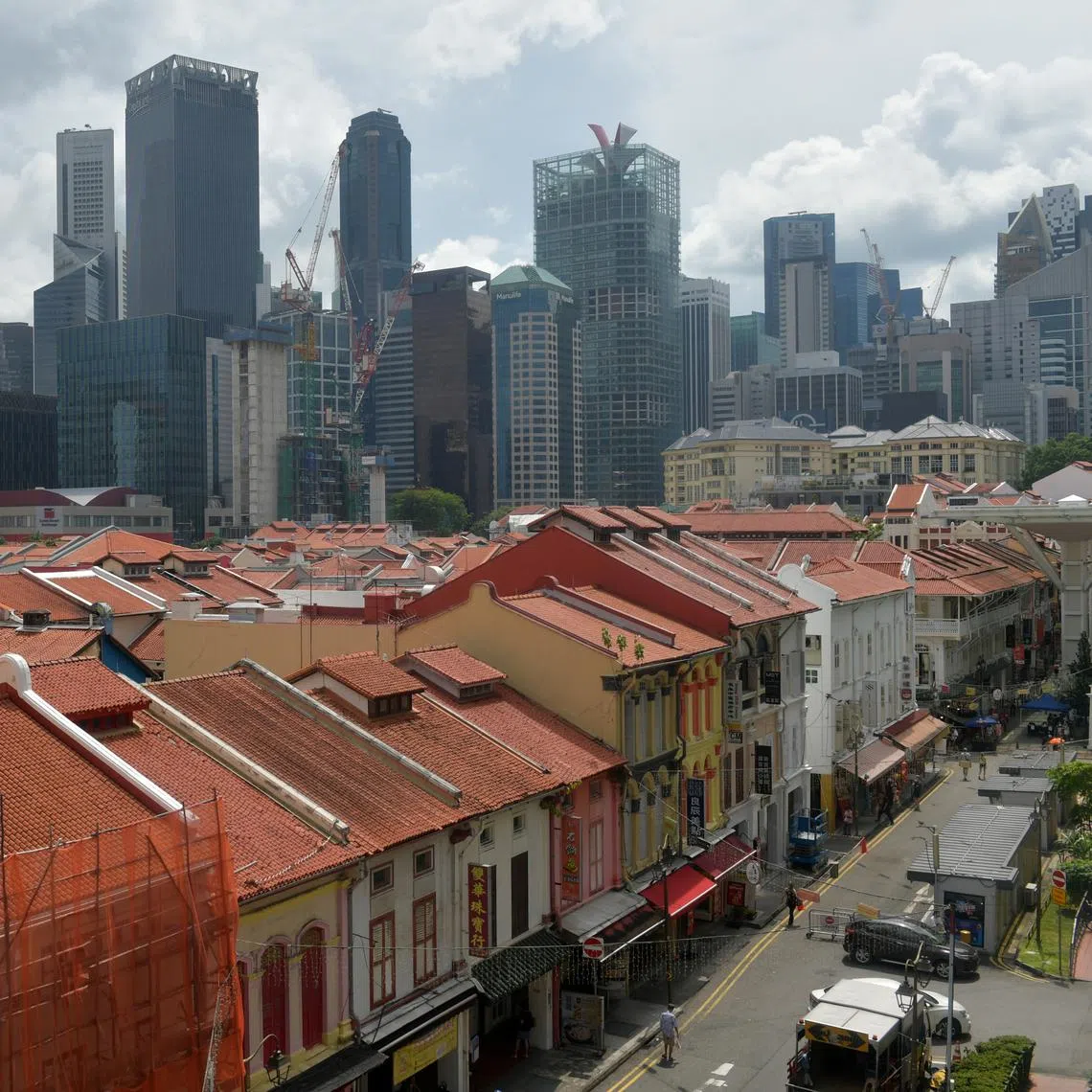 pixgenerics / ST20221015_202234338842/ Alphonsus Chern // Generic photograph of shophouses in Smith Street, against a backdrop of the Singapore CBD skyscrapers. 15 October 2022.