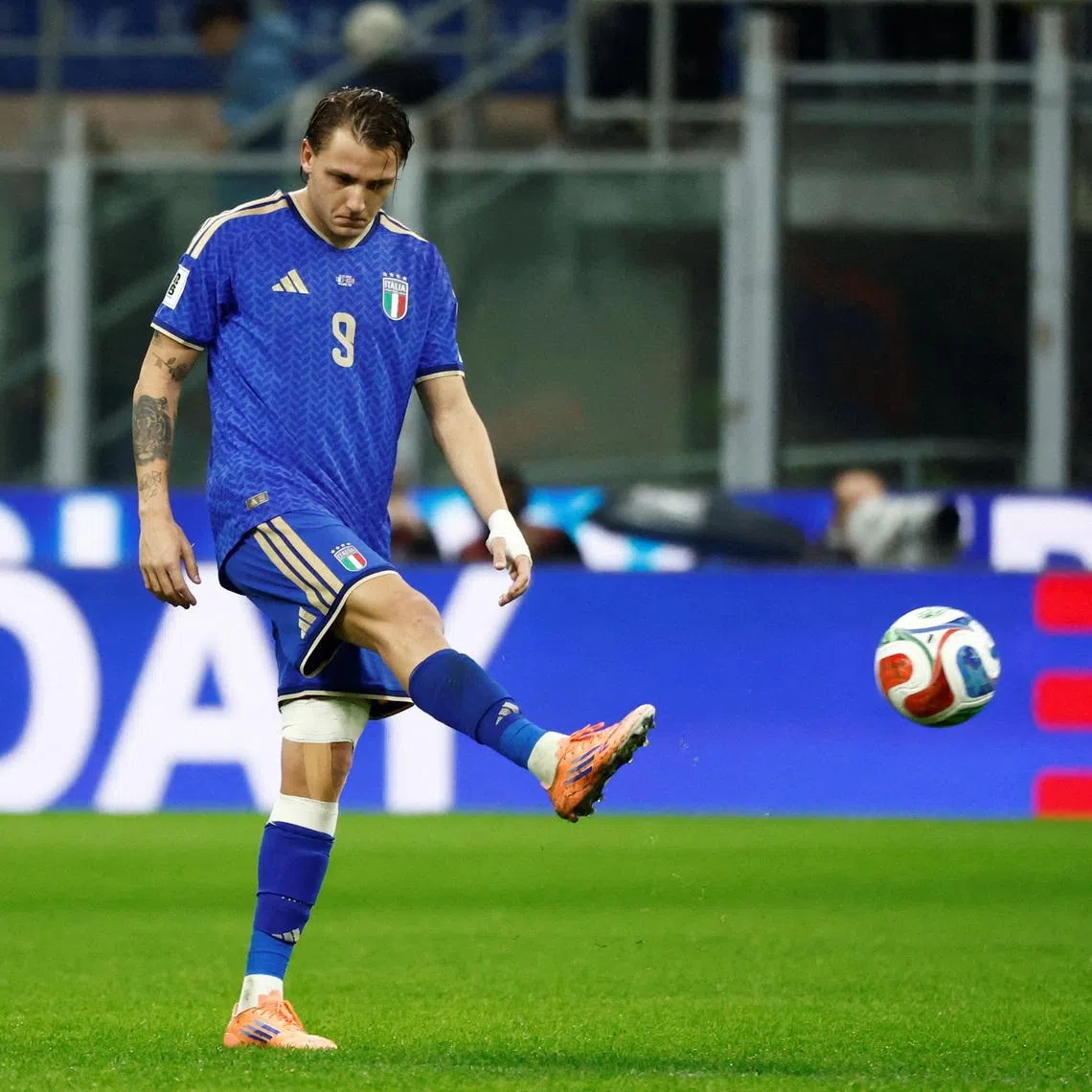 Soccer Football - World Cup - UEFA Qualifiers - Group I - Italy v Norway - San Siro, Milan, Italy - November 16, 2025 Italy's Mateo Retegui looks dejected after Norway's Jorgen Strand Larsen scored their fourth goal REUTERS/Alessandro Garofalo