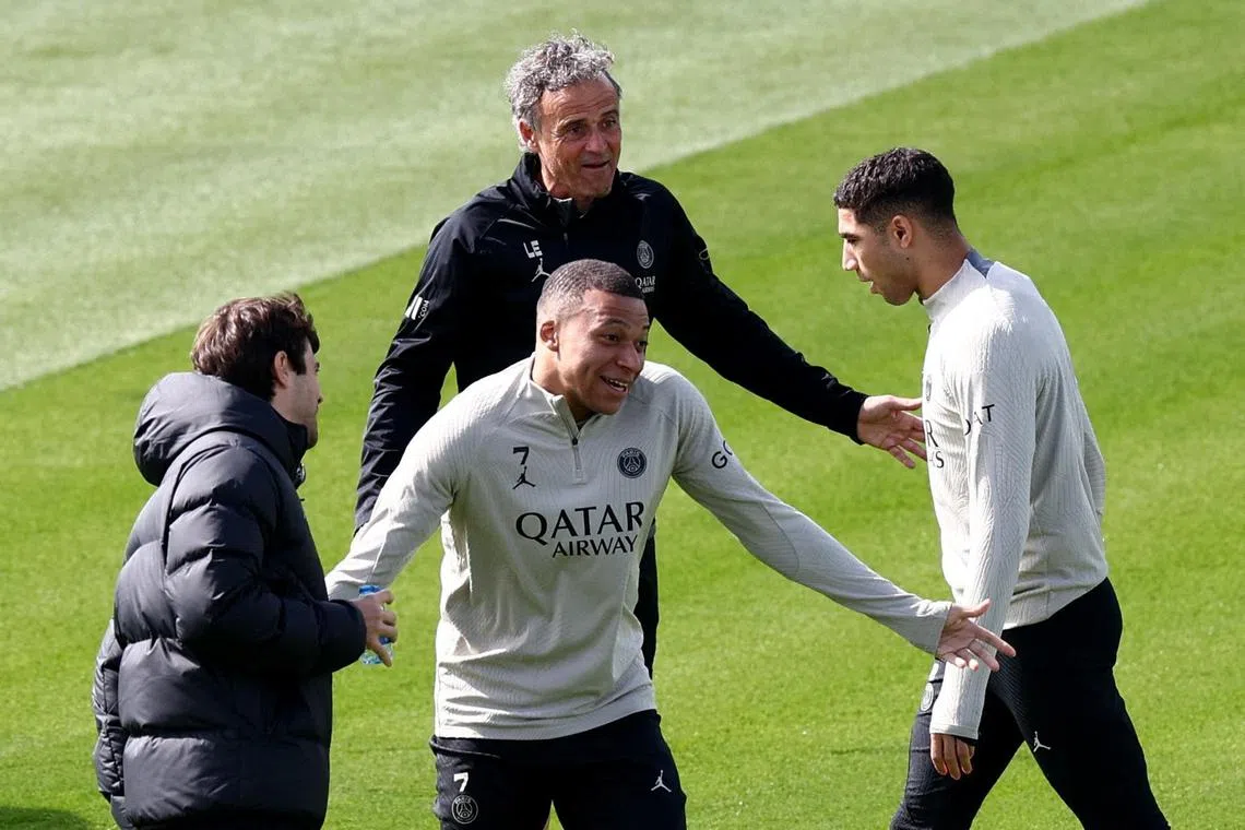 Paris Saint-Germain coach Luis Enrique with Kylian Mbappe (centre) and Achraf Hakimi during training on May 6.
