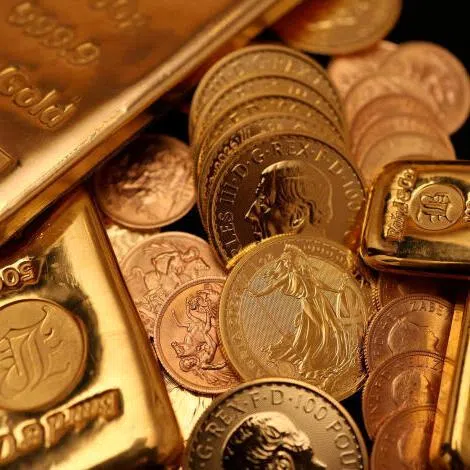 Gold is highlighted as a safe haven asset, with gold prices rising to US$4,470 per ounce, and Bitcoin shows resilience amid uncertainty.