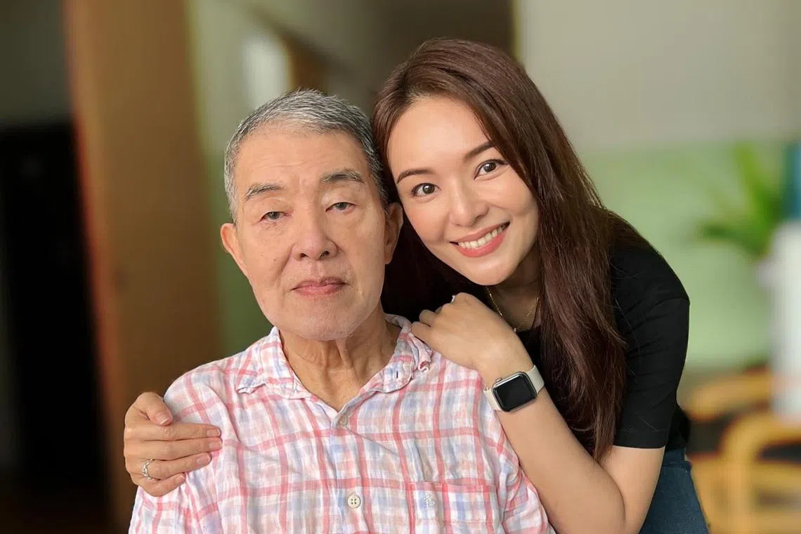 Actress Apple Hong posts photos with her late father on social media on Aug 13.
