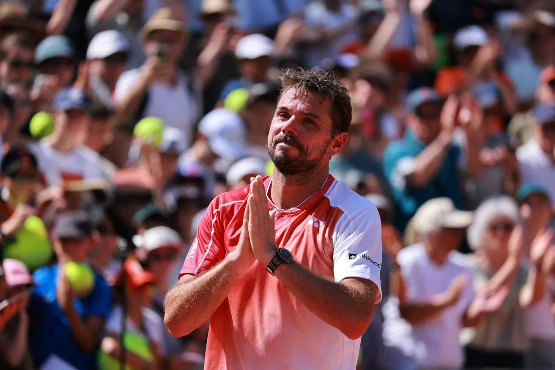 Tennis - French Open - Roland Garros, Paris, France - May 25, 2026 Switzerland's Stan Wawrinka acknowledges the crowd after losing his first round match against Netherlands' Jesper de Jong REUTERS/Stephanie Lecocq