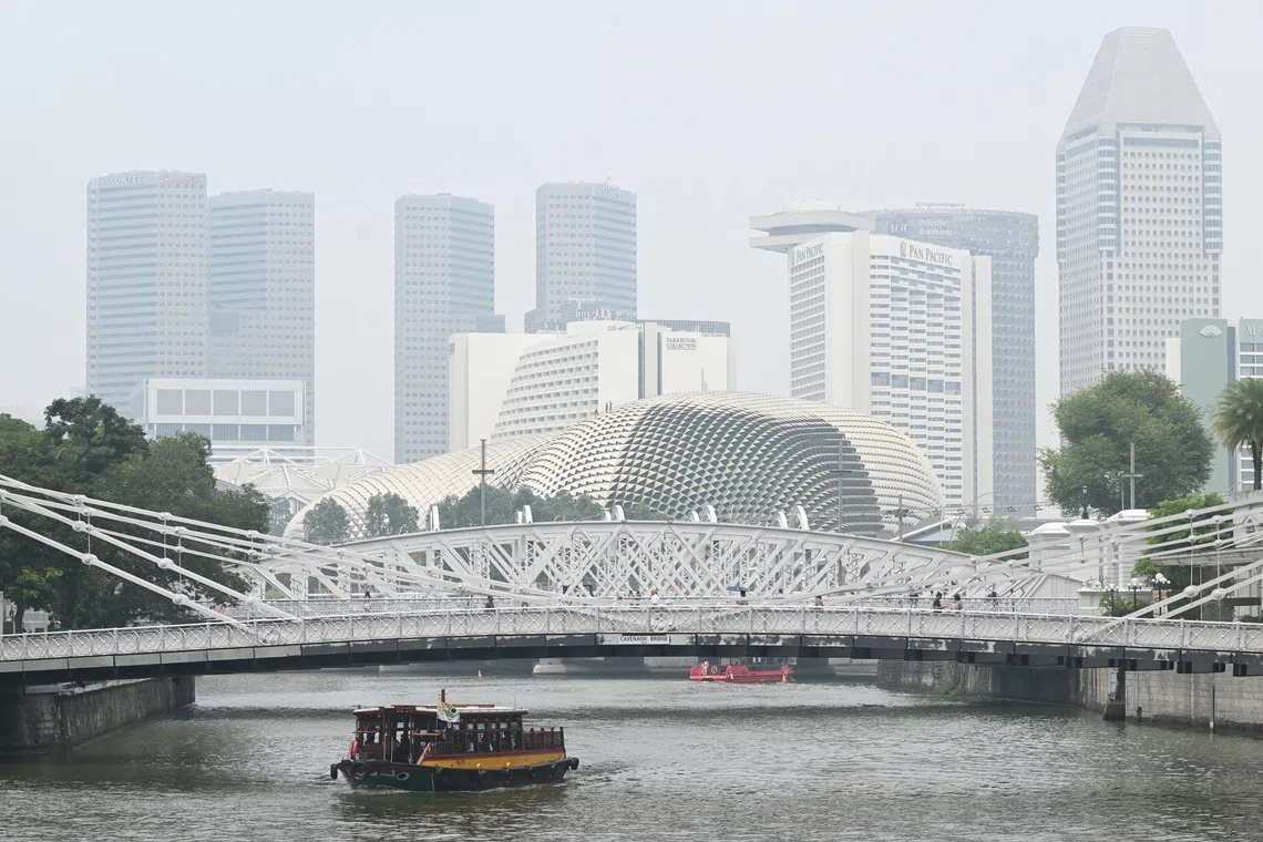 Haze seen from Boat Quay around 2pm on Oct 23, 2026. 1 hour PM2.5 for South is 76. ST PHOTO: AZMI ATHNI