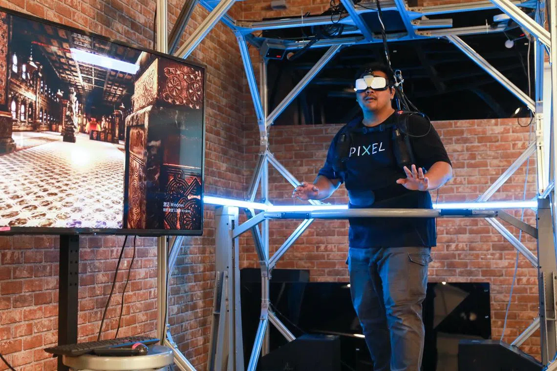 ST20230424_202353654567/ocvr24/Ryan Chiong
A member of the IMDA PIXEL staff demonstrating the use of a prototype omnidirectional treadmill for VR by StepVR by playing the "red light, green light" game, based on the 2021 hit Korean drama "Squid Game", at IMDA’s PIXEL Innovation Hub on April 24, 2023.
The omnidirectional treadmill is planned to be used for future VR games and healthcare apps.