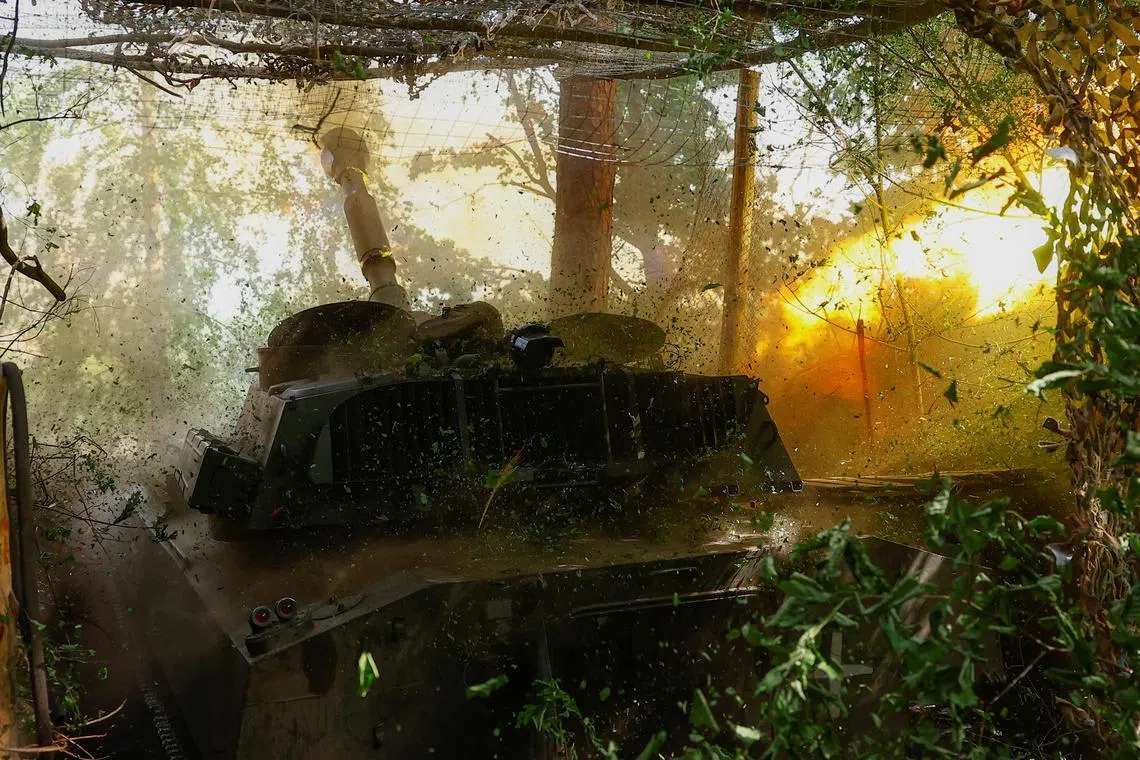 Ukrainian servicemen of the 42nd Separate Mechanized Brigade fire a 2S1 Gvozdika self-propelled howitzer towards Russian troops in a front line, amid Russia's attack on Ukraine, in Kharkiv region, Ukraine May 16, 2024. REUTERS/Valentyn Ogirenko