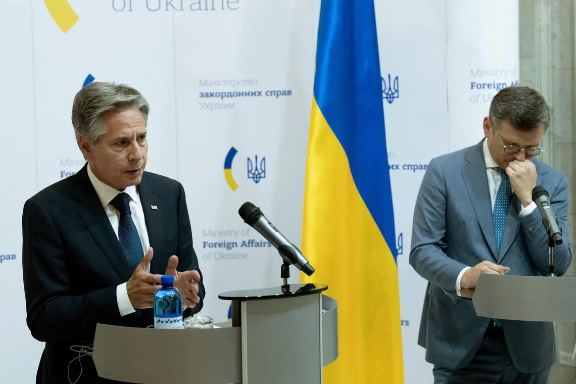 US Secretary of State Antony Blinken (left) and Ukrainian Foreign Minister Dmytro Kuleba attend a joint press conference in Kyiv.