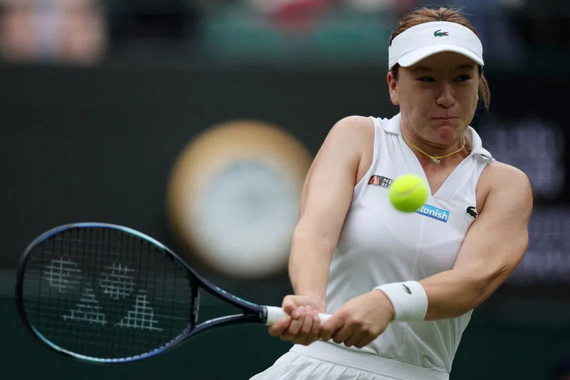 Tennis - Wimbledon - All England Lawn Tennis and Croquet Club, London, Britain - July 9, 2024 New Zealand's Lulu Sun in action during her quarter final match against Croatia's Donna Vekic REUTERS/Isabel Infantes/File photo