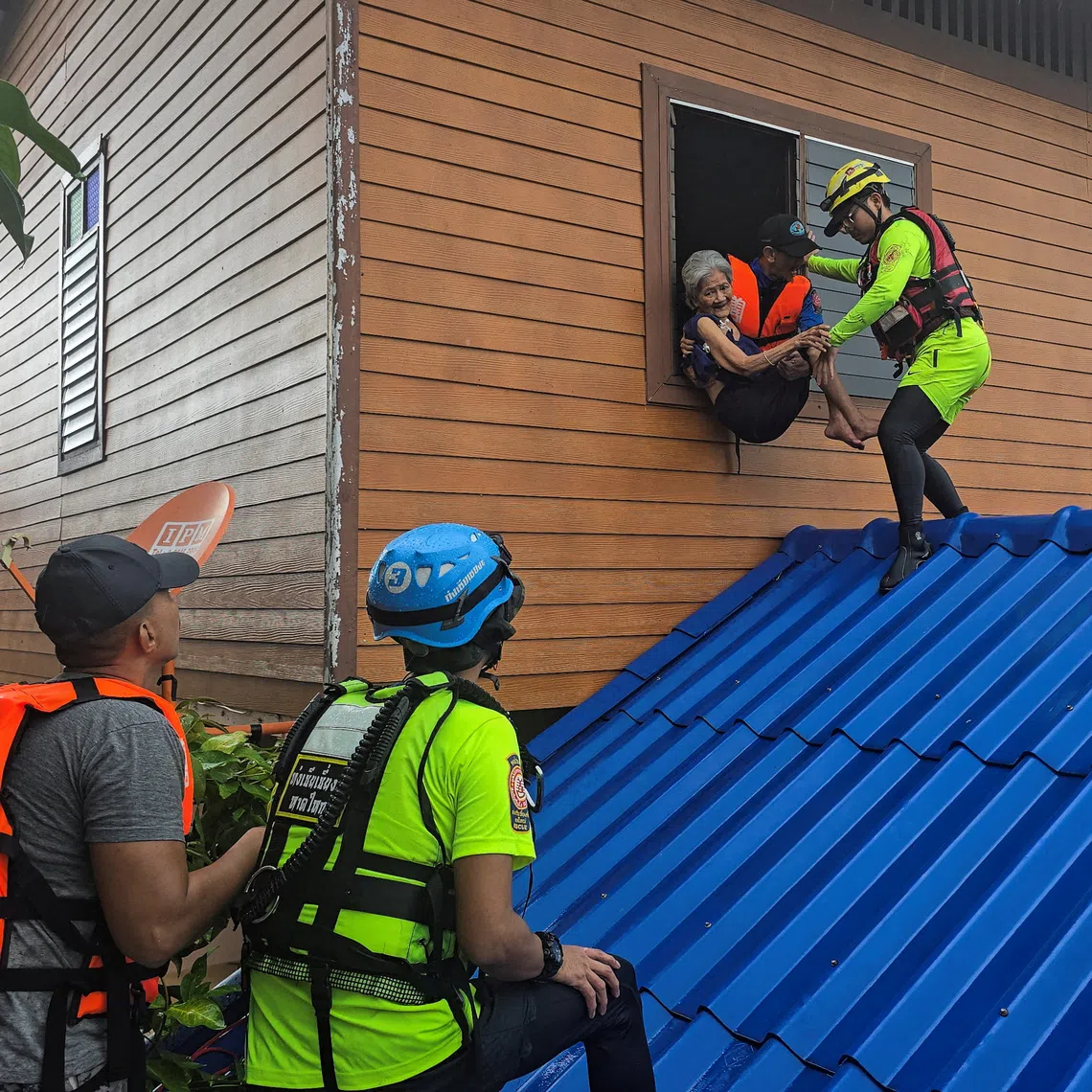 Members of a volunteer team evacuate a resident from her home, which is partially submerged in a flooded area in Hat Yai district, affected by heavy rainfall, which has impacted several provinces in southern Thailand and has killed several people, in Songkhla province, Thailand, November 25, 2025. REUTERS/Sithichai Chootochana