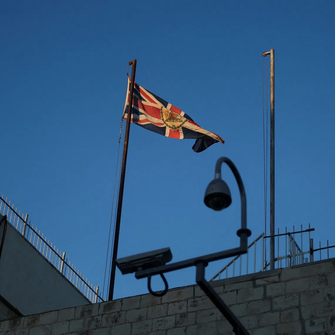 London is considering expelling Israeli diplomats from Israel’s embassy in Britain in response to any closure of the consulate.