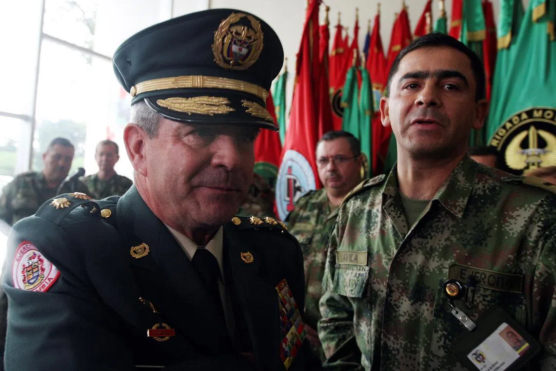 FILE PHOTO: Colombia's army commander General Mario Montoya (L) gestures after announcing his resignation to the media in Bogota, November 4, 2008. REUTERS/Jose Miguel Gomez/File Photo