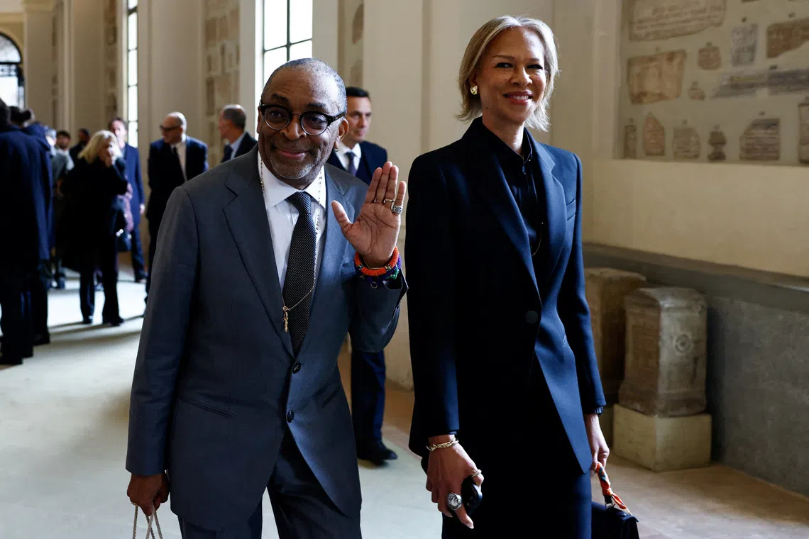 Spike Lee walks in the Galleria Lapidaria of the Apostolic Palace after meeting Pope Leo XIV during the audience with artists from the world of cinema at the Vatican, November 15, 2025. REUTERS/Matteo Minnella