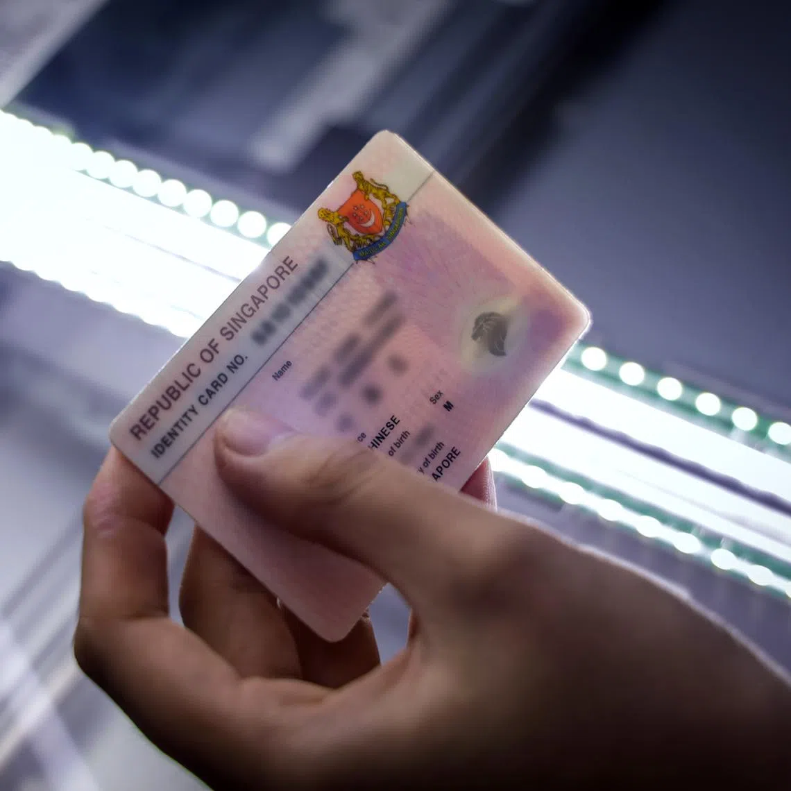 CMG20250107-YeapCT01/叶振忠/国会：经营IC照片 [News Centre] 图说：【示意图】- 公众上月一度可通过会计与企业管制局（ACRA）网络平台Bizfile，免费查找部分人士的全名和身份证号码，引起民众对个人资料保护的议论。国会星期二（1月7日）上午10时复会，上个月政府不再隐藏身份证号码引发的争议，受朝野议员高度关注。 Tags: NRIC, Identity Card, Bizfile, Identity Theft