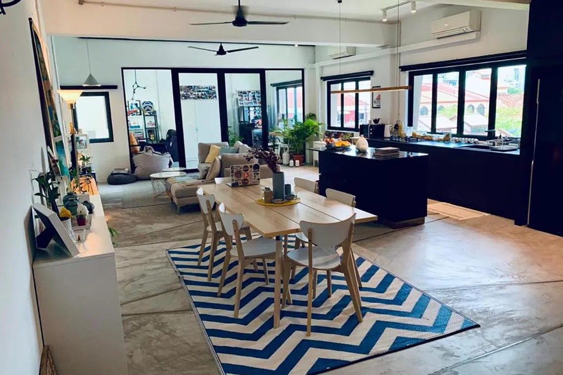 jlwalk25 -  A 1,076 sq ft walkup apartment in Joo Chiat, built in 1961, was sold for $1.42 million in March 2022. 

Source: Sammi Chong of welovewalkups.com